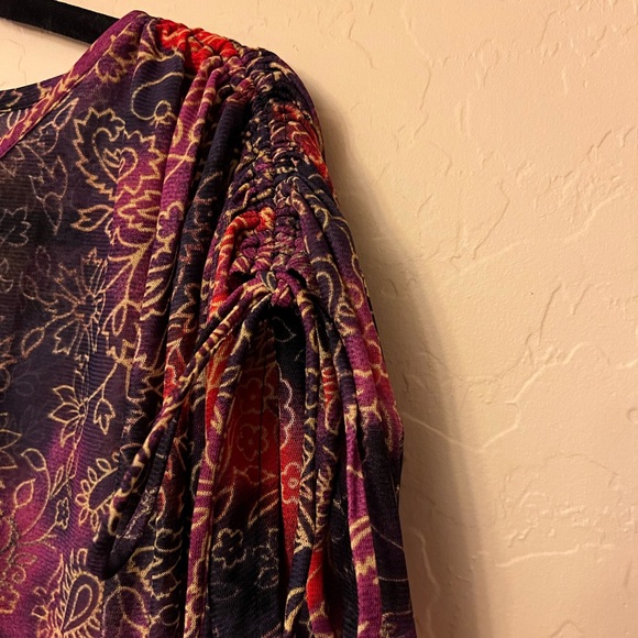 Sag Harbor Woman Purple/Black/Red w/Tan Sketch Floral/Paisley Print Top - Picture 6 of 12